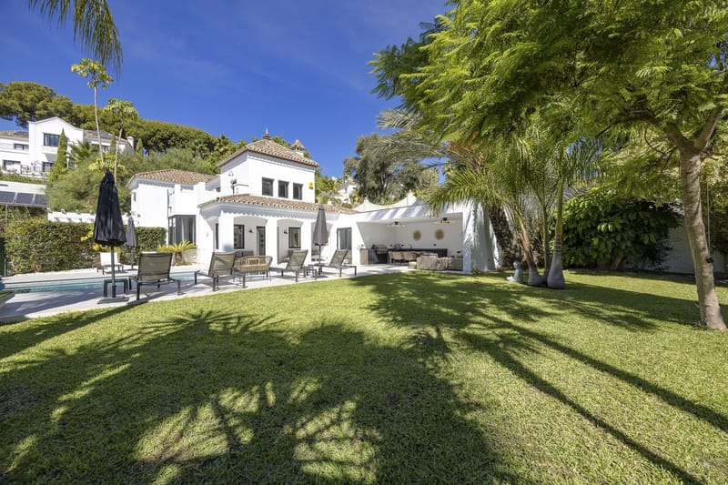 Detached Villa in El Paraiso