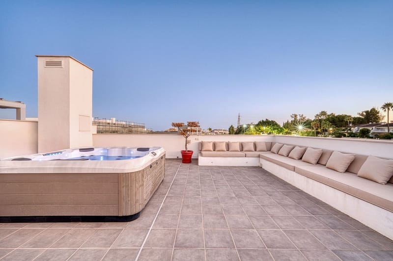 Modern Penthouse with Mountain Views