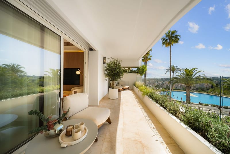 Modern Apartment with Sea Views
