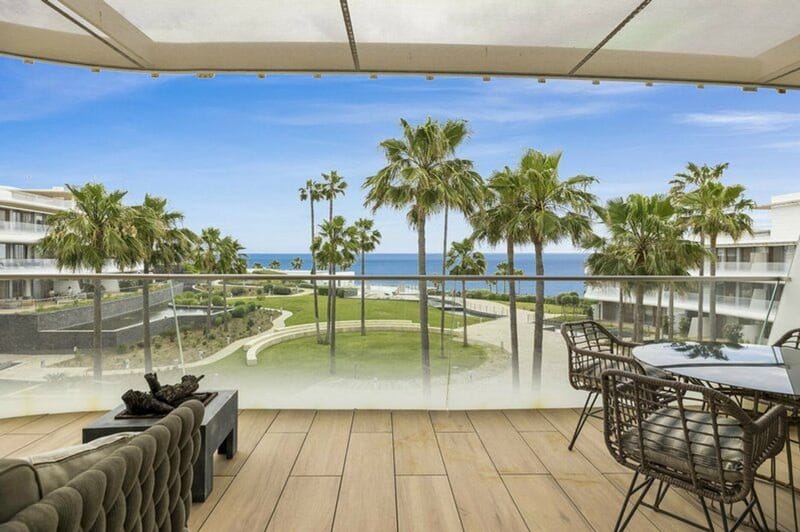 Beachfront Apartment with Panoramic Views