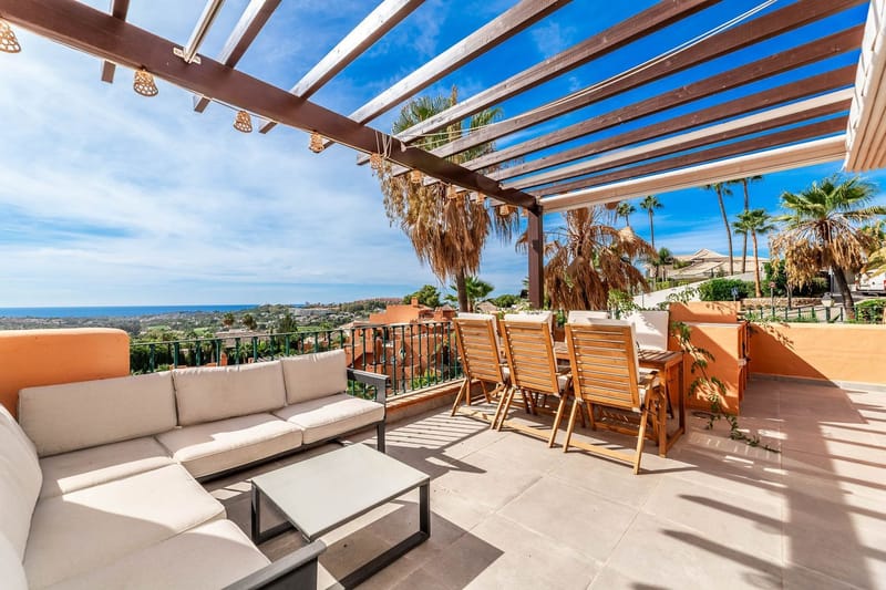 Penthouse with Sea and Mountain Views