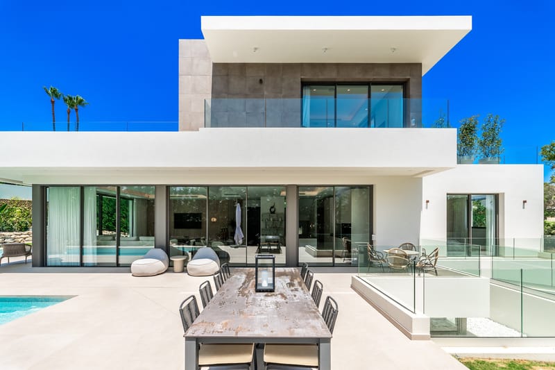 Modern Luxury Villa with Stunning Views