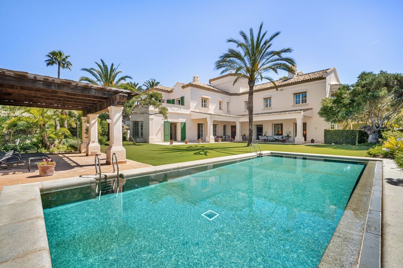 Beachfront Luxury Villa