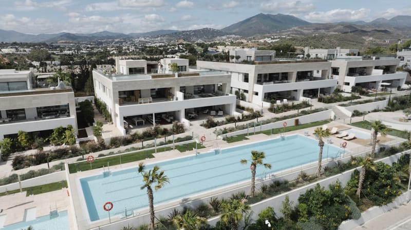 Modern Apartment with Panoramic Views