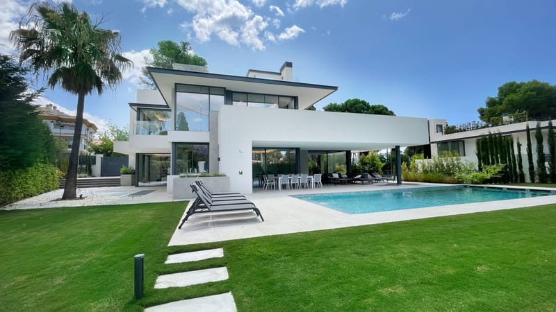 Modern Villa with Private Pool