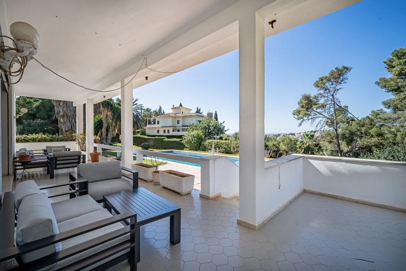 Villa with Sea Views
