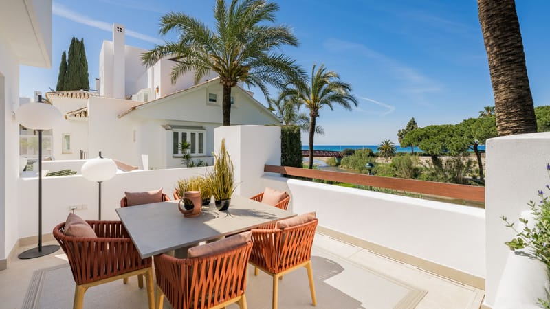 Beachfront Apartment with Sea Views