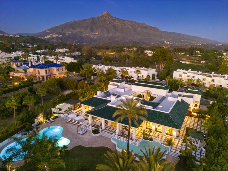 A Traditional Mansion Close to Golf