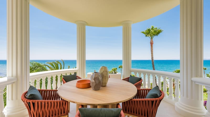 Luxury Apartment with Stunning Sea Views