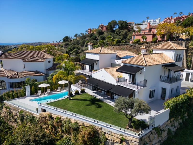 Villa with Panoramic Sea Views