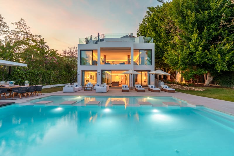 Luxury Villa with Infinity Pool