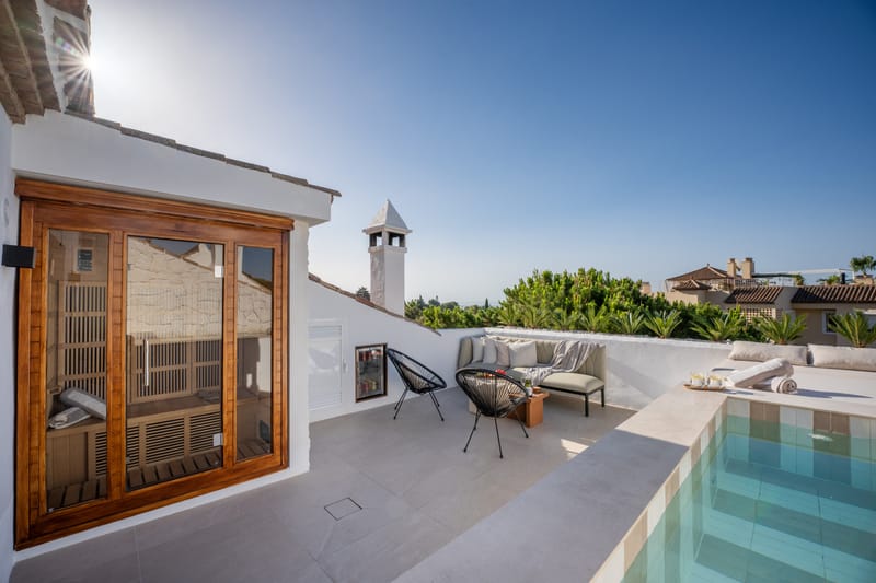 Renovated Penthouse with Sea Views