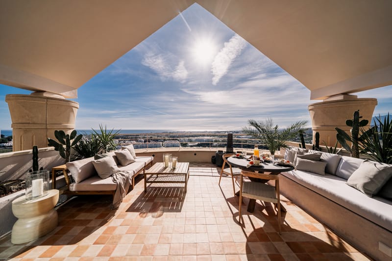 Luxury Penthouse with Panoramic Views