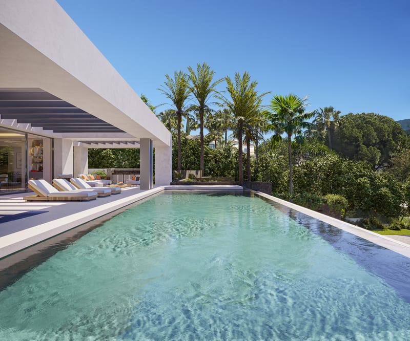 Modern Villa with Panoramic Sea Views