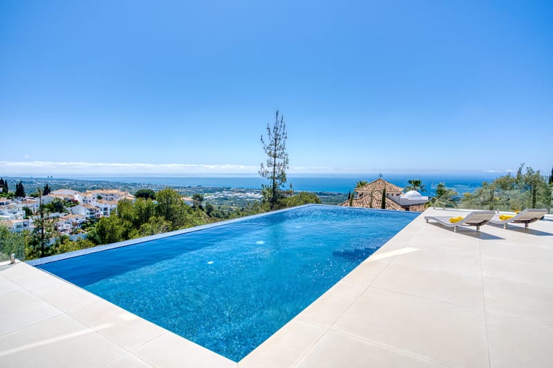 Outstanding, five bedroom Villa located in Altos de Los Monteros with panoramic sea views
