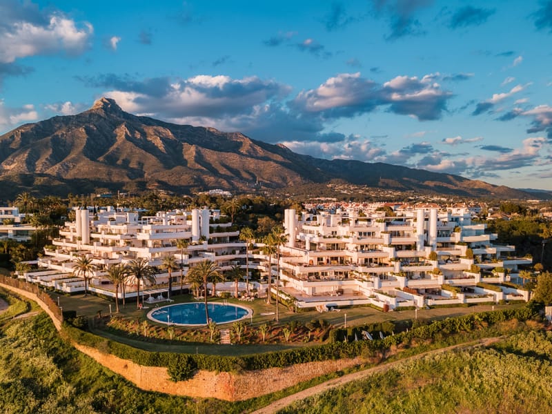 Exceptional Fully Refurbished 3-Bedroom Apartment on Marbella Golden Mile with Panoramic Sea Views