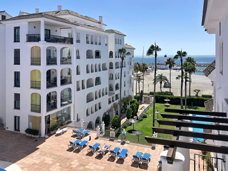 Beachfront Apartment with Tourist Licence in Puerto de la Duquesa