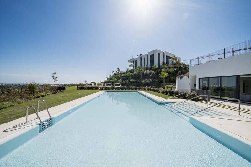 Luxury Ground Floor Apartment with Garden and Partial Sea Views in Marbella East