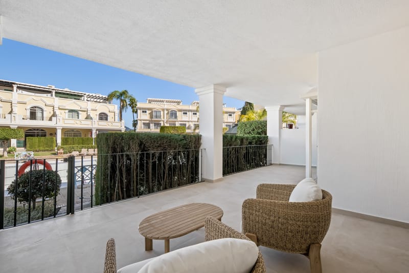 Fully Renovated Three-Bedroom Apartment in the Heart of Nueva Andalucía, Aloha.
