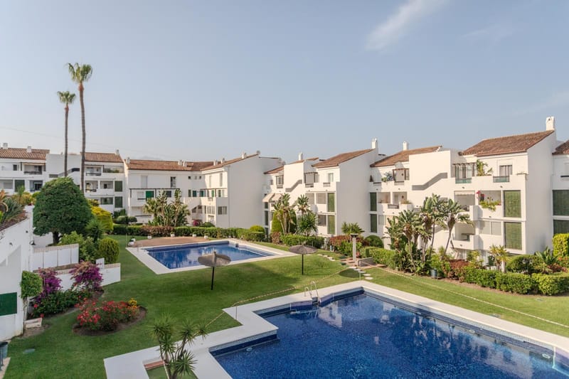 Elegant Fully Renovated Home (2025) with High-End Finishes and Spacious Terraces