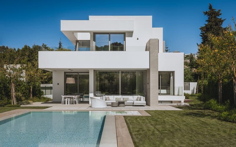 Contemporary Villa for Sale in El Paraíso, New Golden Mile, Marbella