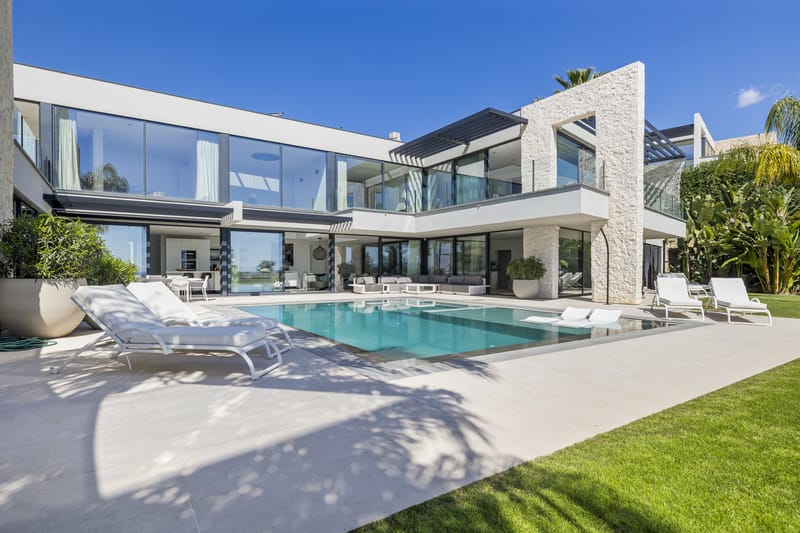 Panoramic Golf & Sea View Villa in Benahavís