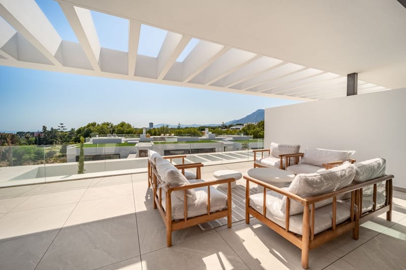 Penthouse with Panoramic Views