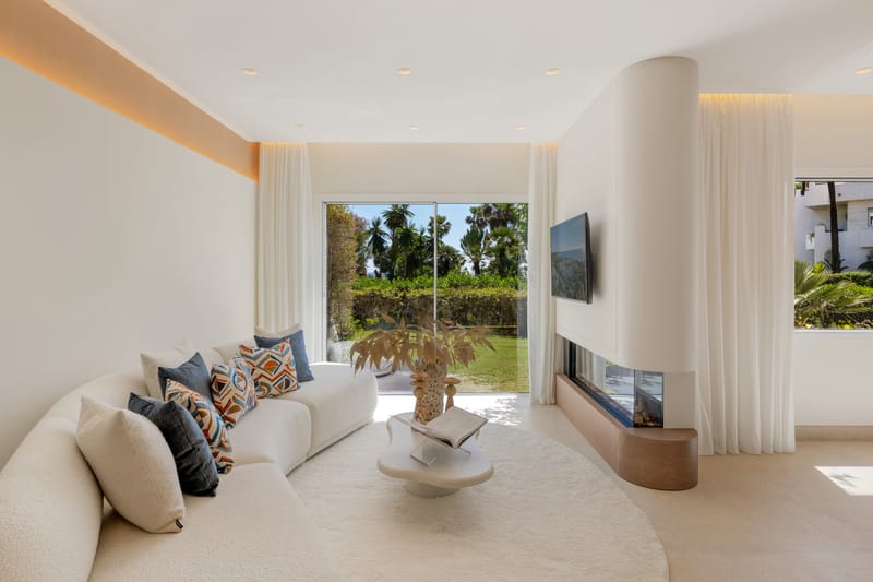 Fronline Beach Renovated Apartament, Sea Views, Costalita