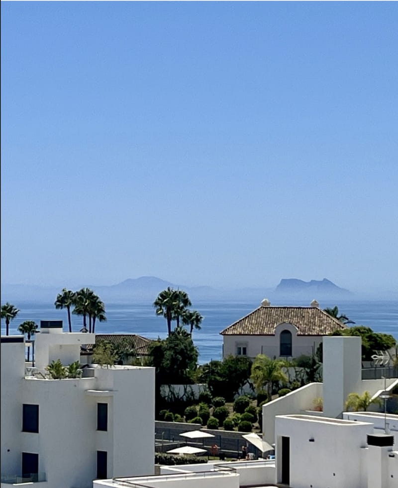 Luxury Penthouse With Rooftop Jacuzzi and Panoramic Sea Views