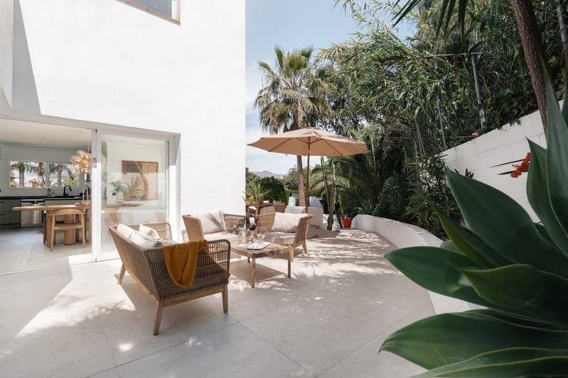 Spacious townhouse with villa feel in Señorío de Cortés