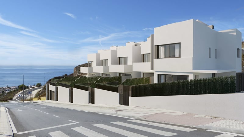 Townhouses with a Garden and Sea Views