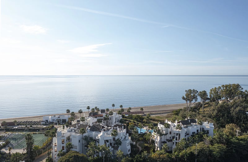 Renovirani apartman uz plažu sa pogledom na more