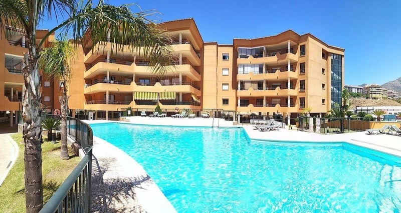 Apartamentai su didelėmis terasomis ir baseinu